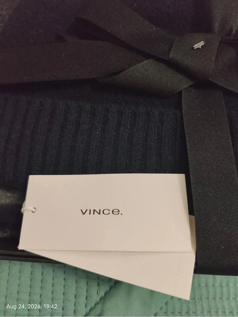 NWT VINCE Men’s Navy Beanie & Gray Plaid Scarf Gift Set Wool Cashmere Blend